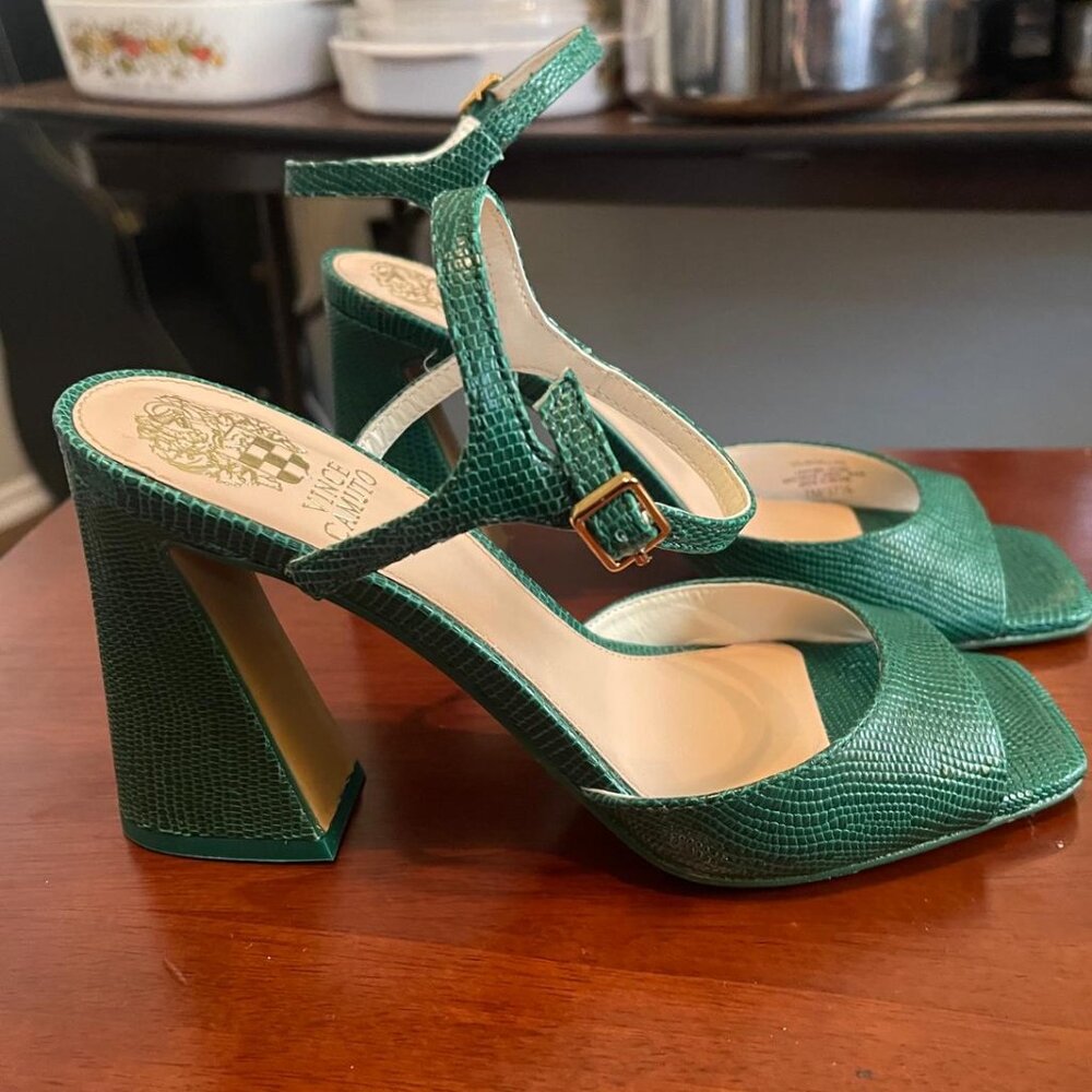 VINCE CAMUTO Roellan Ankle Strap Sandal In Emerald City Glossy Lizard-Size 7